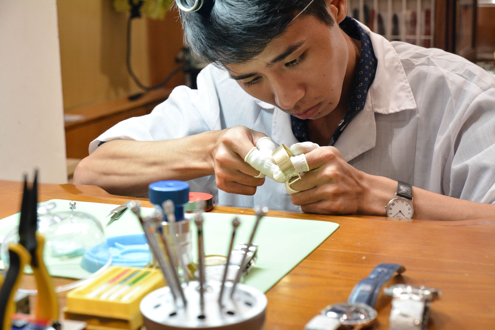 Thay mặt kính đồng hồ hết bao nhiêu? 4 Hệ thống kiểm định thu mua đồng hồ cũ