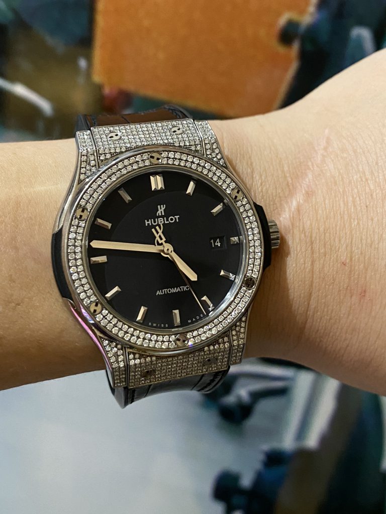 Để bán đồng hồ Hublot cũ cần thực hiện những gì 2 đồng hồ hublot