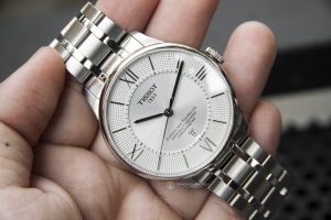 Những lưu ý cần thiết khi mua đồng hồ cũ chính hãng về sử dụng