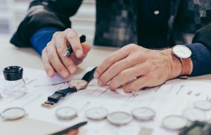 đánh bóng đồng hồ bao nhiêu tiền