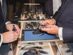 thu mua đồng hồ cũ giá cao