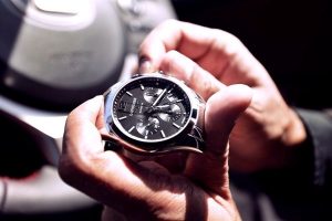 Hướng dẫn cách lên dây cót đồng hồ cơ đúng chuẩn từ chuyên gia