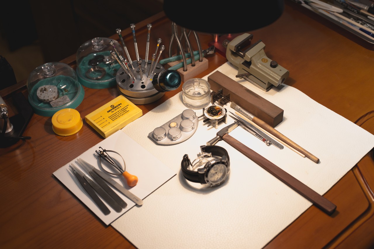 Truy tìm câu trả lời: Mặt kính đồng hồ bị xước bảo hành ở đâu? 3 mg8926 2