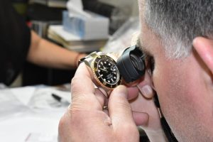 Dịch vụ cầm đồng hồ lãi suất thấp uy tín lấy tiền ngay 6 Trung tâm thẩm định đồng hồ thật giả tại Hà Nội uy tín chuyên nghiệp