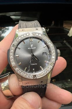 Đồng hồ Hublot Classic Fusion Titanium Mặt Xám Size 42 Bezel Custom Diamond