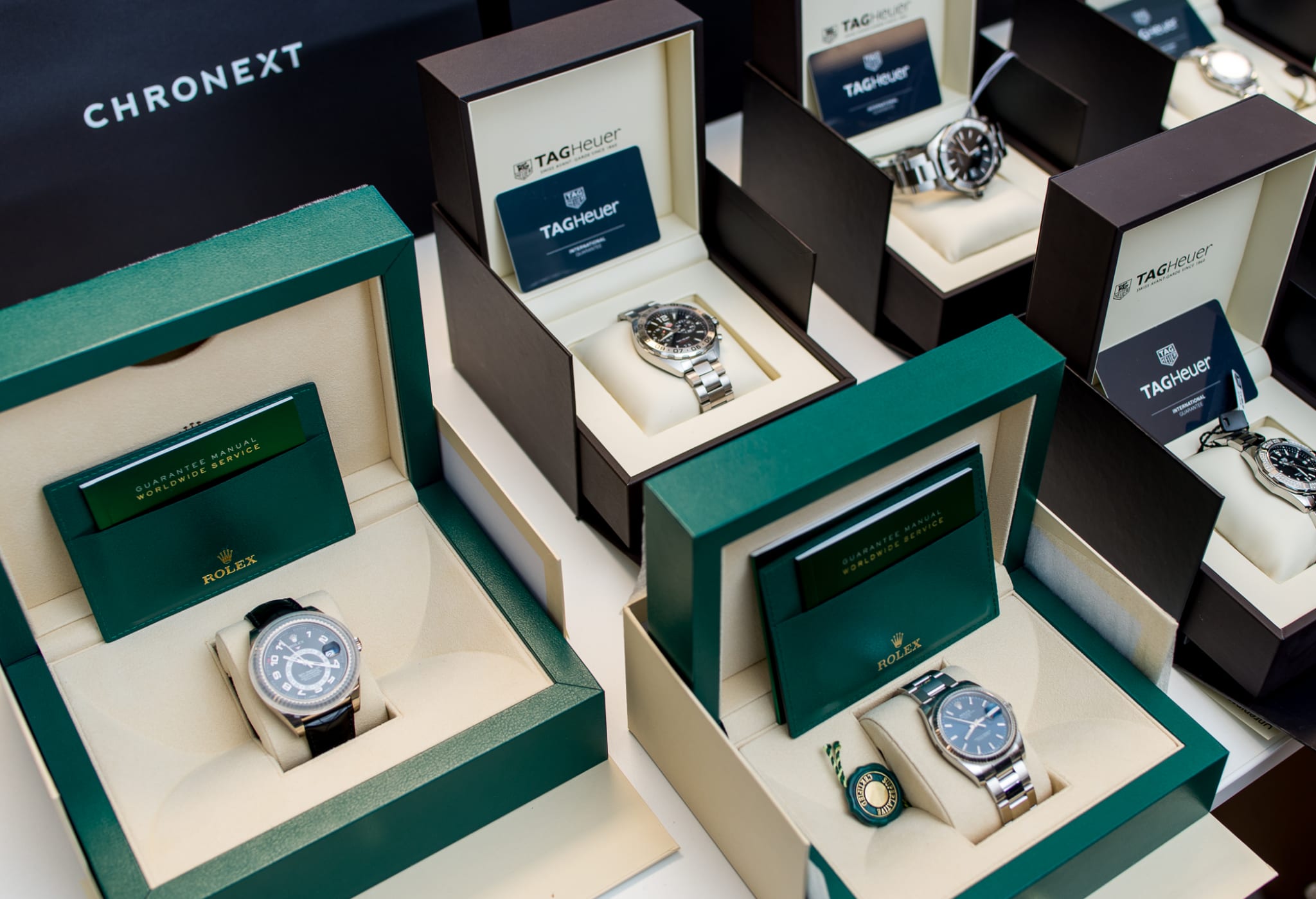 Bí quyết bán đồng hồ cũ được giá cao: Nâng giá trị từng chiếc 2 Dong Ho Luxury