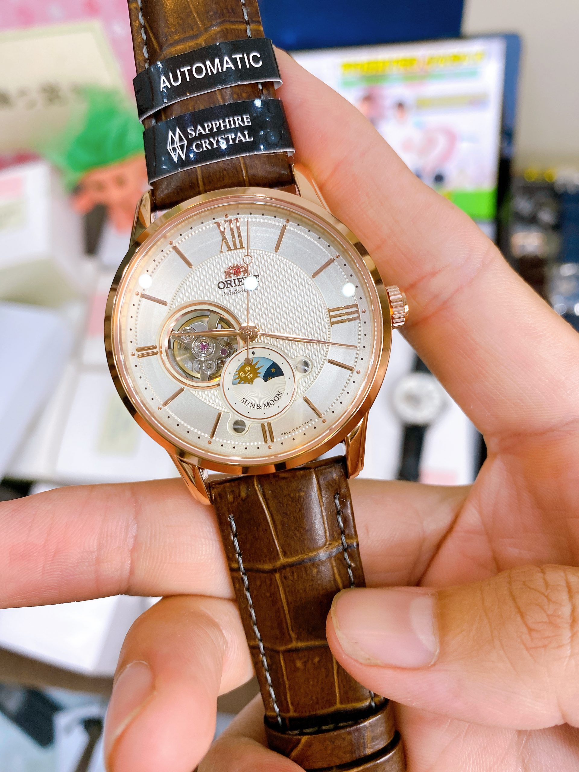 Các tính năng nổi bật của Orient Sun and Moon Gen 4 9 Các tính năng nổi bật của Orient Sun and Moon Gen 4