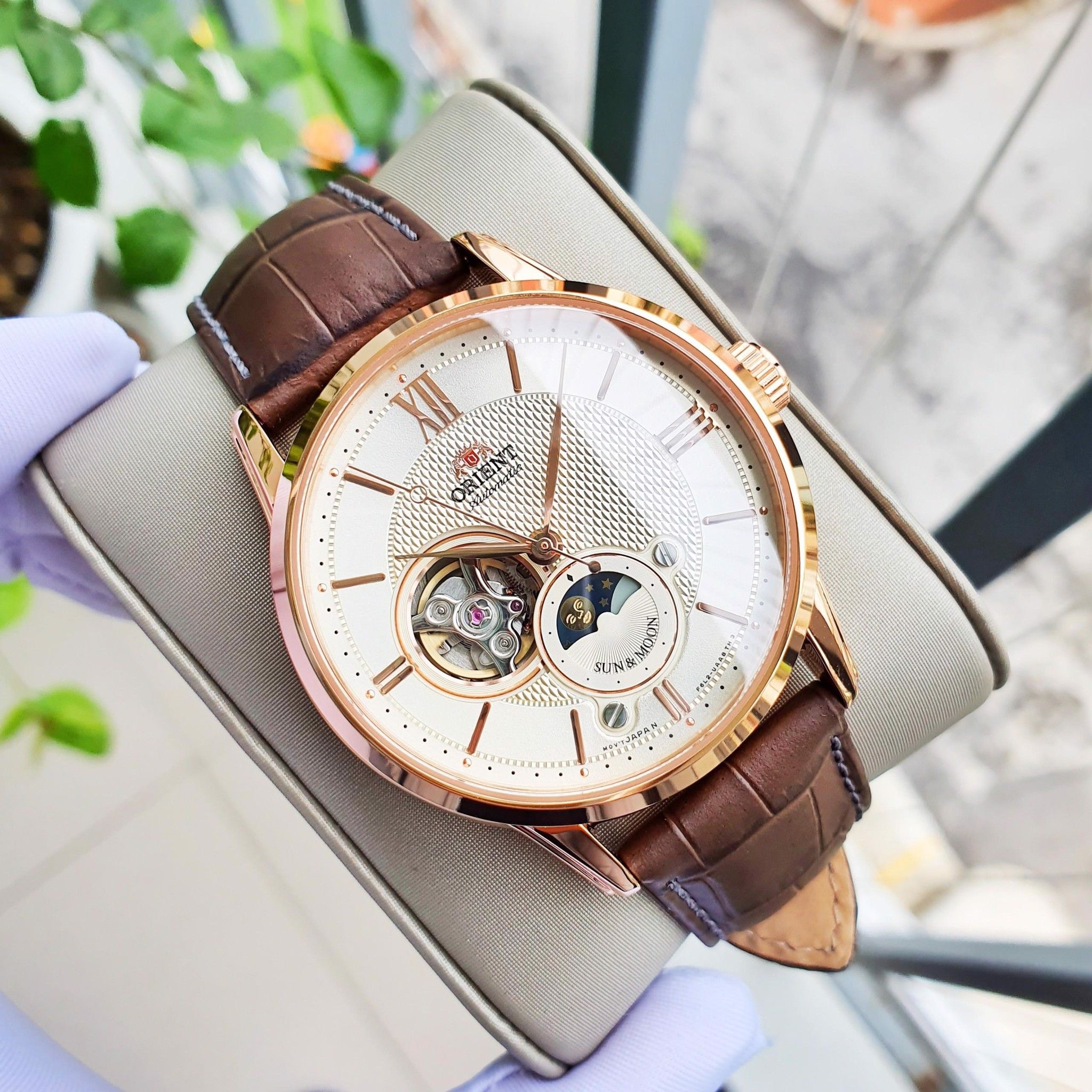 Các tính năng nổi bật của Orient Sun and Moon Gen 4 12 Các tính năng nổi bật của Orient Sun and Moon Gen 4