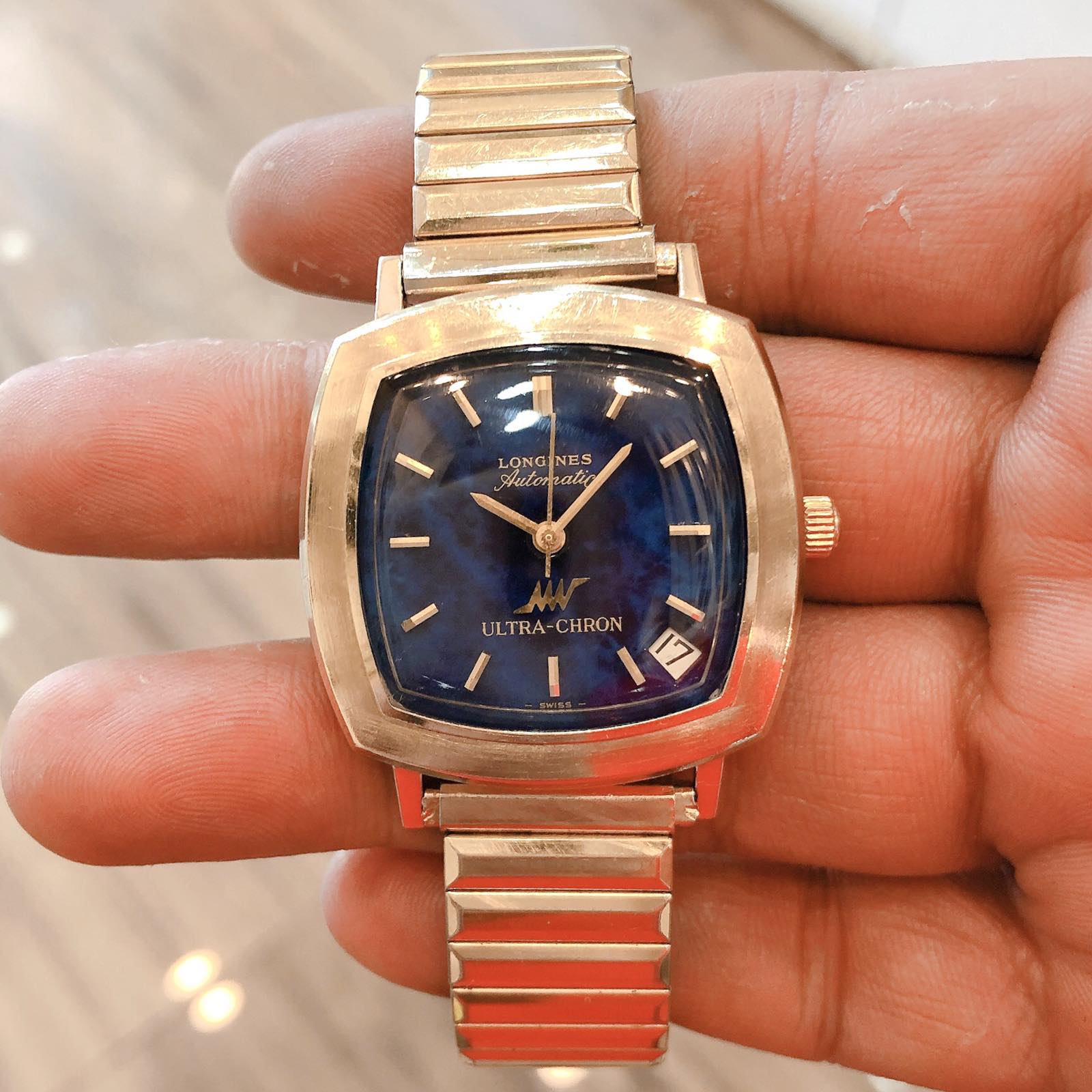 Giá đồng hồ Longines chính hãng - Sự lựa chọn hoàn hảo cho phong cách tinh tế và đẳng cấp 4 Giá đồng hồ Longines chính hãng - Sự lựa chọn hoàn hảo cho phong cách tinh tế và đẳng cấp