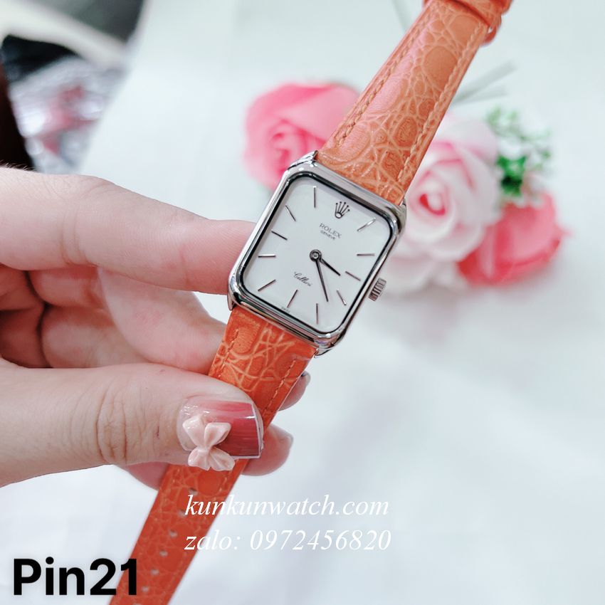 Đồng hồ nữ mặt chữ nhật - Phong cách thanh lịch và đẳng cấp cho phái đẹp hiện đại