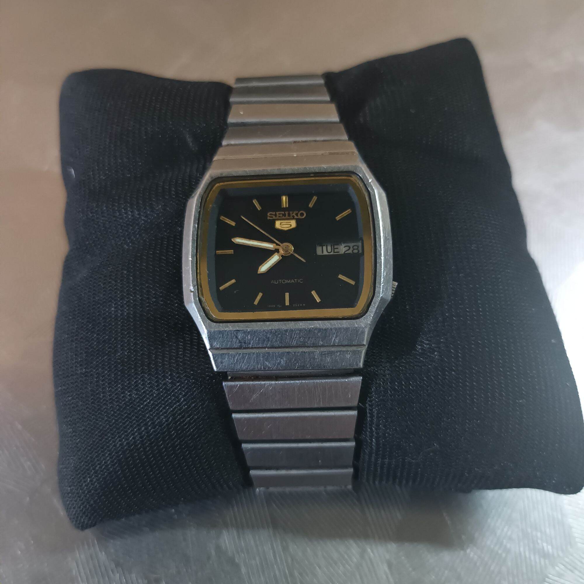 Đồng Hồ Seiko 5 Chặt Góc Lựa Chọn Tuyệt Vời Cho Người Yêu Thích Đồng Hồ Độc Đáo