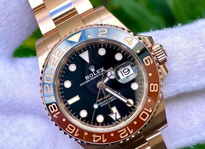 Mua đồng hồ cũ nên mua đồng hồ Omega hay Rolex?